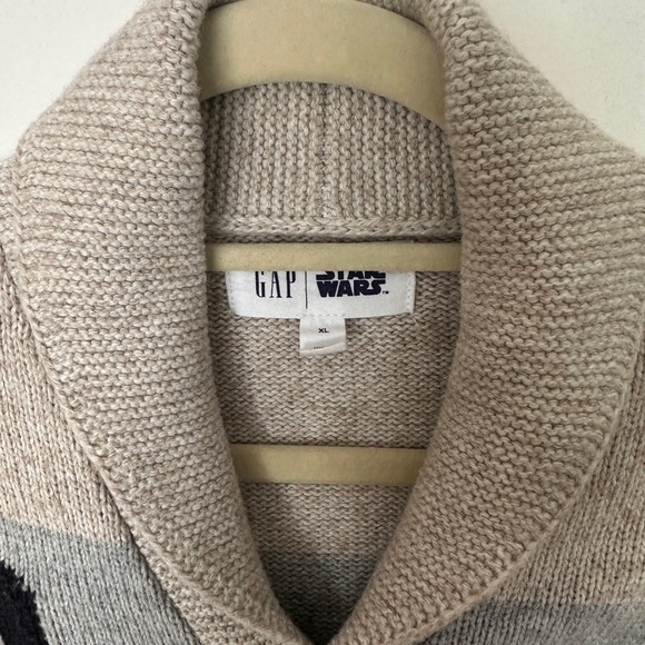 Gorgeous and stylish Star Wars Cardigan. May the force be with you! - Picture 7 of 8